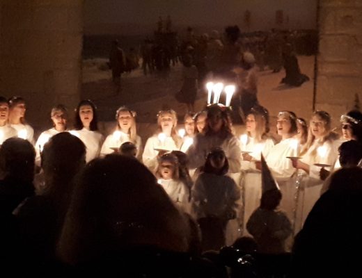 Traditionsenligt Luciafirande med närmare 120 deltagare Traditionsenligt Luciafirande med närmare 120 deltagare